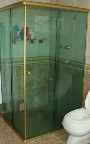Casa de condomínio para alugar com 1100m², 4 quartos e 6 vagasBanheiro da Suíte 1