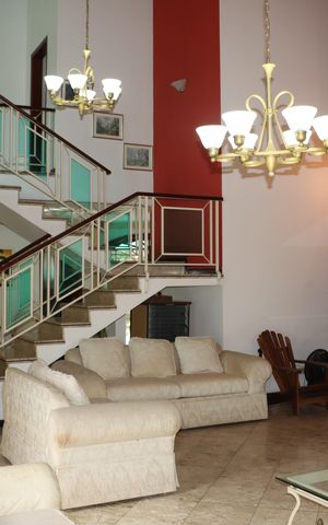 Casa de condomínio para alugar com 1100m², 4 quartos e 6 vagasSala
