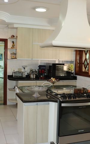 Casa de condomínio para alugar com 1100m², 4 quartos e 6 vagasCozinha