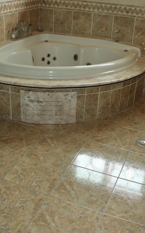 Casa de condomínio para alugar com 1100m², 4 quartos e 6 vagasBanheiro da Suíte 1