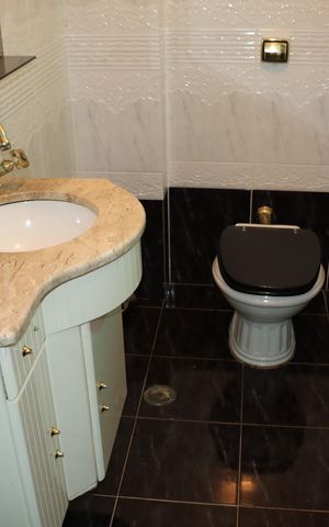 Casa de condomínio para alugar com 1100m², 4 quartos e 6 vagasLavabo