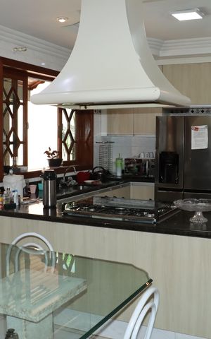 Casa de condomínio para alugar com 1100m², 4 quartos e 6 vagasCozinha