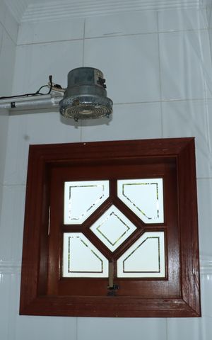 Casa de condomínio para alugar com 1100m², 4 quartos e 6 vagasBanheiro de Serviço
