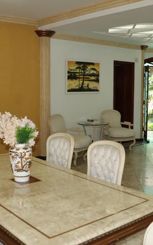 Casa de condomínio para alugar com 1100m², 4 quartos e 6 vagasSala