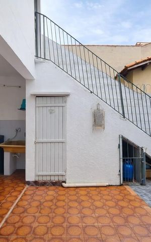 Casa à venda com 160m², 3 quartos e 3 vagas Casa à venda com 160m², 3 quartos e 3 vagasQuintal