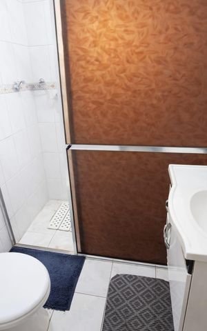 Casa à venda com 160m², 3 quartos e 3 vagas Casa à venda com 160m², 3 quartos e 3 vagasBanheiro 1