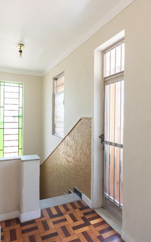 Casa à venda com 200m², 3 quartos e 2 vagasHall segundo andar