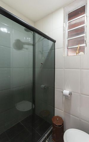 Casa à venda com 200m², 3 quartos e 2 vagasBanheiro externo