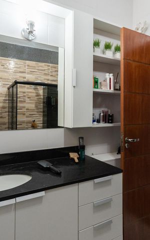 Casa à venda com 200m², 3 quartos e 2 vagasBanheiro