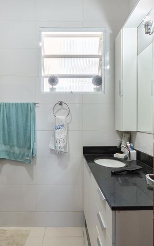 Casa à venda com 200m², 3 quartos e 2 vagasBanheiro