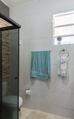 Casa à venda com 200m², 3 quartos e 2 vagasBanheiro