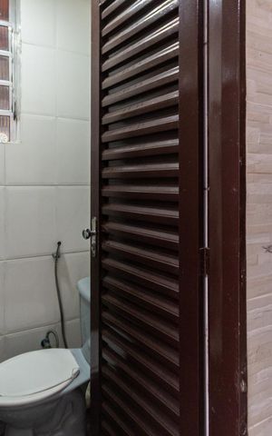 Casa à venda com 200m², 3 quartos e 2 vagasBanheiro externo