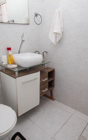 Casa para alugar com 400m², 4 quartos e 6 vagas Casa para alugar com 400m², 4 quartos e 6 vagasBanheiro do Salão