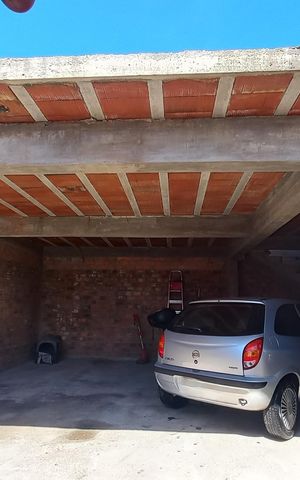 Casa à venda com 99m², 2 quartos e 2 vagas
