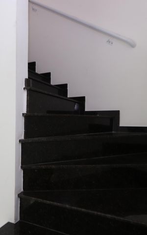 Casa de condomínio à venda com 69m², 2 quartos e 1 vagaEscada