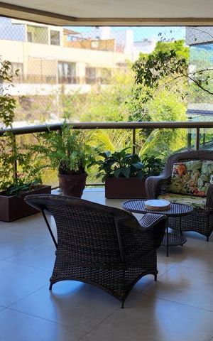 Apartamento à venda com 103m², 3 quartos e 2 vagas Apartamento à venda com 103m², 3 quartos e 2 vagasVaranda