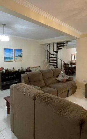 Casa à venda com 220m², 3 quartos e 2 vagas