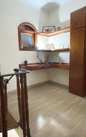 Casa à venda com 220m², 3 quartos e 2 vagas