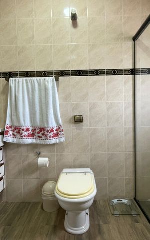 Casa à venda com 220m², 3 quartos e 2 vagas
