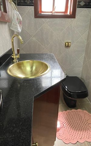 Casa à venda com 220m², 3 quartos e 2 vagas