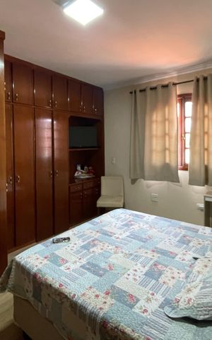 Casa à venda com 220m², 3 quartos e 2 vagas