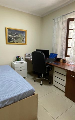 Casa à venda com 220m², 3 quartos e 2 vagas