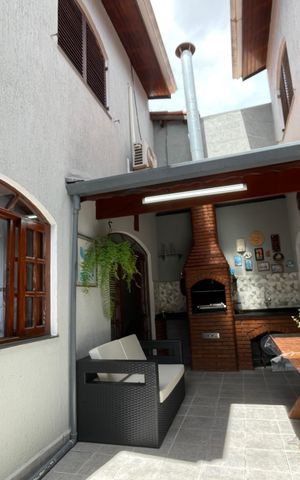 Casa à venda com 220m², 3 quartos e 2 vagas