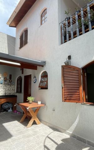 Casa à venda com 220m², 3 quartos e 2 vagas
