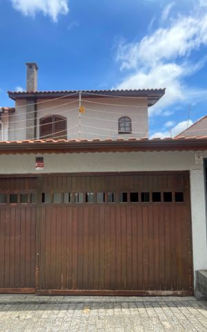 Casa à venda com 220m², 3 quartos e 2 vagas