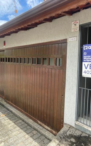 Casa à venda com 220m², 3 quartos e 2 vagas