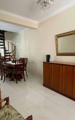 Casa à venda com 220m², 3 quartos e 2 vagas