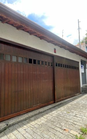 Casa à venda com 220m², 3 quartos e 2 vagas