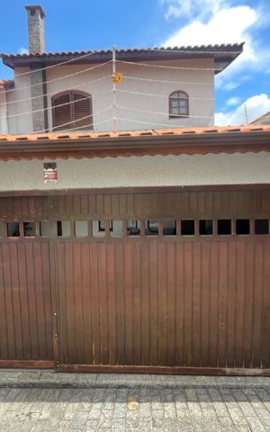 Casa à venda com 220m², 3 quartos e 2 vagas