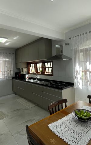 Casa à venda com 220m², 3 quartos e 2 vagas
