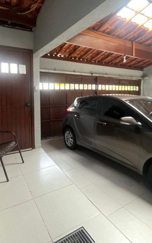 Casa à venda com 220m², 3 quartos e 2 vagas