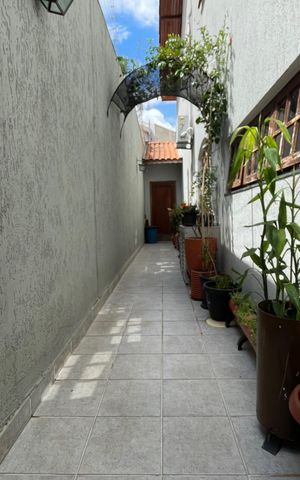 Casa à venda com 220m², 3 quartos e 2 vagas
