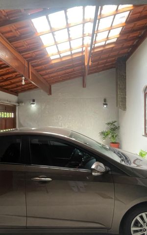 Casa à venda com 220m², 3 quartos e 2 vagas