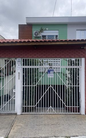 Casa à venda com 210m², 3 quartos e 4 vagas Casa à venda com 210m², 3 quartos e 4 vagasFachada+Placa