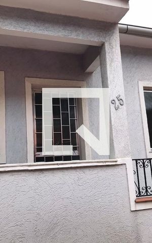 Casa à venda com 80m², 2 quartos e 2 vagas Casa à venda com 80m², 2 quartos e 2 vagasFachada