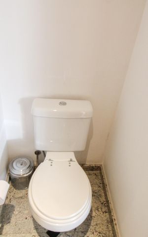 Apartamento à venda com 147m², 3 quartos e 3 vagas Apartamento à venda com 147m², 3 quartos e 3 vagasLavabo
