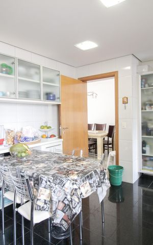 Apartamento à venda com 147m², 3 quartos e 3 vagas Apartamento à venda com 147m², 3 quartos e 3 vagasCozinha