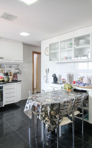 Apartamento à venda com 147m², 3 quartos e 3 vagas Apartamento à venda com 147m², 3 quartos e 3 vagasCozinha