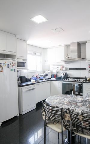 Apartamento à venda com 147m², 3 quartos e 3 vagas Apartamento à venda com 147m², 3 quartos e 3 vagasCozinha