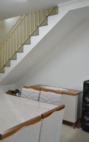 Casa à venda com 100m², 3 quartos e 2 vagasSala