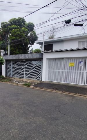 Casa à venda com 187m², 3 quartos e 2 vagas Casa à venda com 187m², 3 quartos e 2 vagasFachada