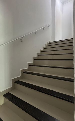 Apartamento à venda com 162m², 3 quartos e 2 vagas Apartamento à venda com 162m², 3 quartos e 2 vagasEscada