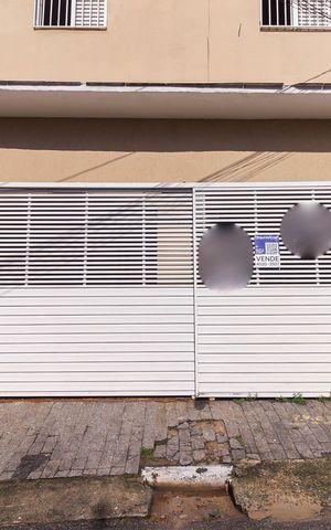Casa à venda com 5m², 6 quartos e 2 vagas Casa à venda com 5m², 6 quartos e 2 vagasFachada