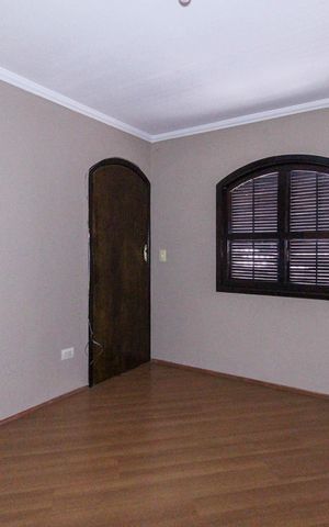 Casa à venda com 5m², 6 quartos e 2 vagas Casa à venda com 5m², 6 quartos e 2 vagasQuarto 1 Casa 2