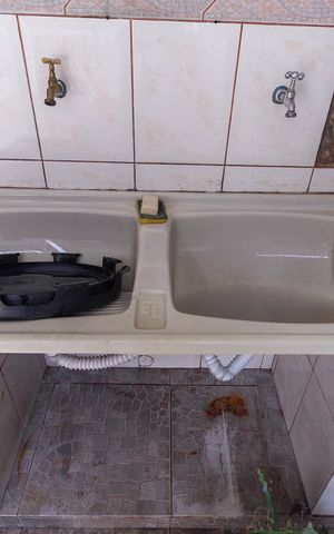 Casa à venda com 5m², 6 quartos e 2 vagas Casa à venda com 5m², 6 quartos e 2 vagasÁrea de Serviço Casa 2