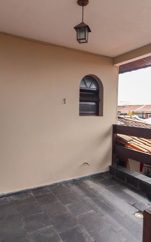 Casa à venda com 5m², 6 quartos e 2 vagas Casa à venda com 5m², 6 quartos e 2 vagasVaranda da Suíte Casa 2